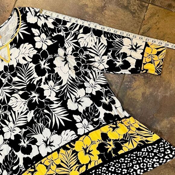 Ruby Rd. Black White Floral Keyhole Blouse 1X - Picture 6 of 10